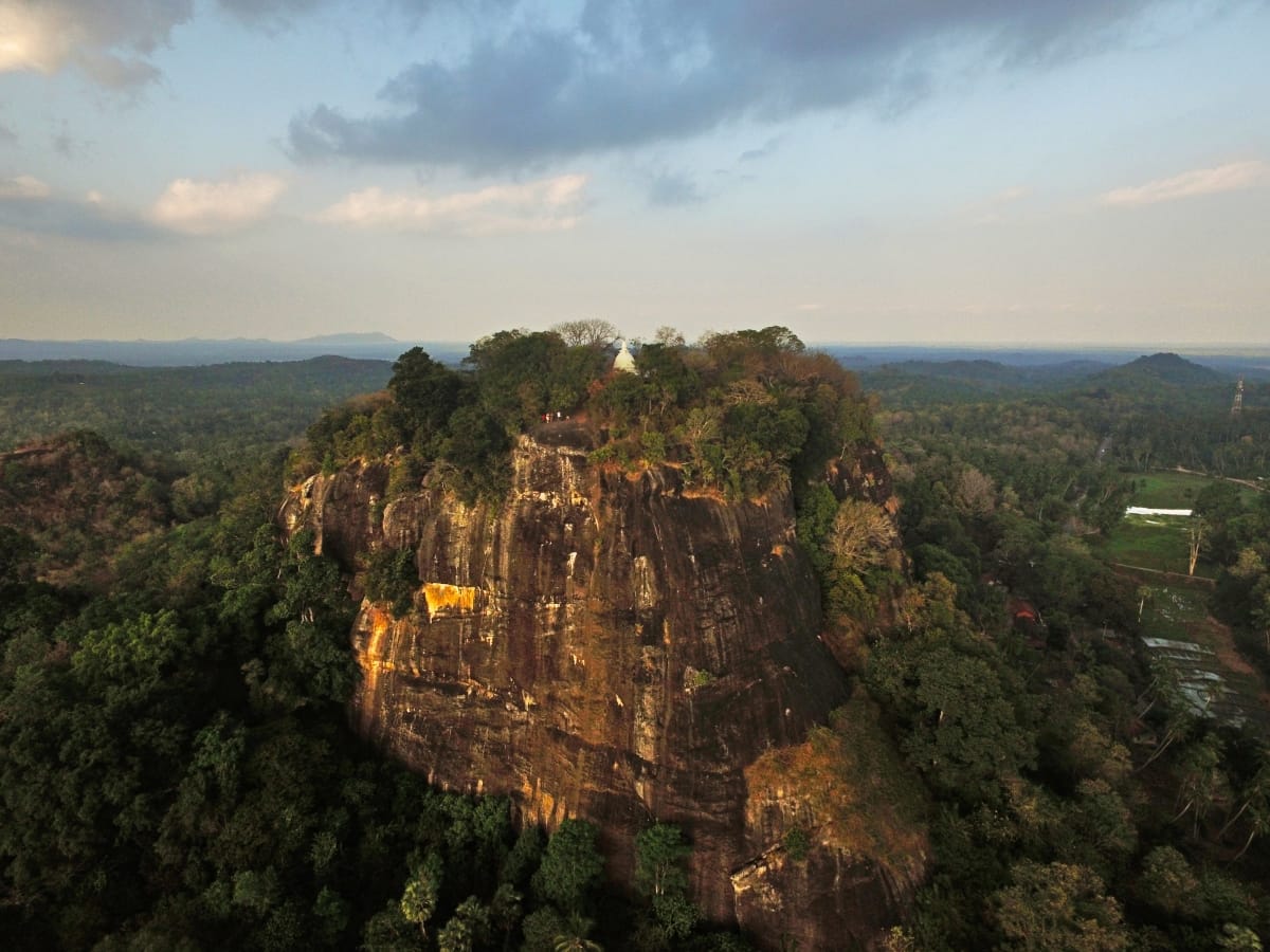 Exploring Mulkirigala Temple